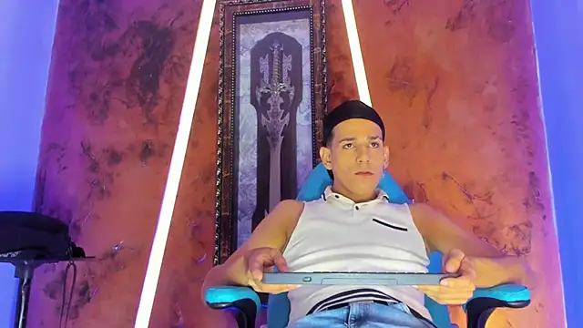 noah deluxe online show from 10-31-25, 01:12