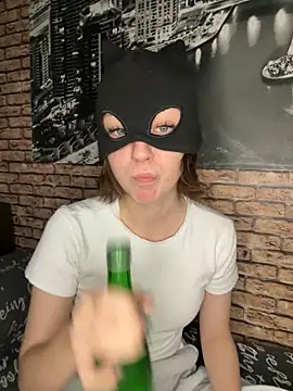 Snapshot of bunnyria1 chatting on 11-17-25, 04:24 bunnyria1 online show from 11-17-25, 04:24