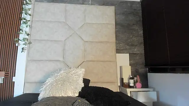 Snapshot of Liia_Leens chatting on 02-14-26, 04:31 Liia Leens online show from 02-14-26, 04:31