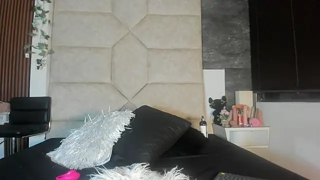 Snapshot of Liia_Leens chatting on 02-17-26, 03:36 Liia Leens online show from 02-17-26, 03:36