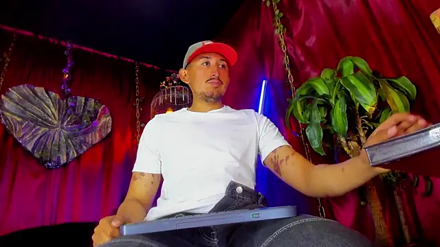 Snapshot of x_heros_x chatting on 11-03-25, 01:01 x heros x online show from 11-03-25, 01:01