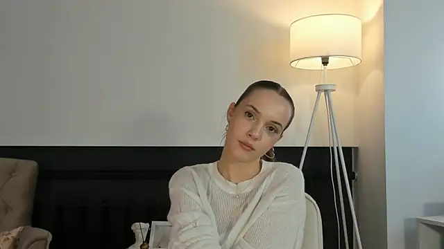 Snapshot of TovaDage chatting on 10-31-25, 09:10 TovaDage online show from 10-31-25, 09:10