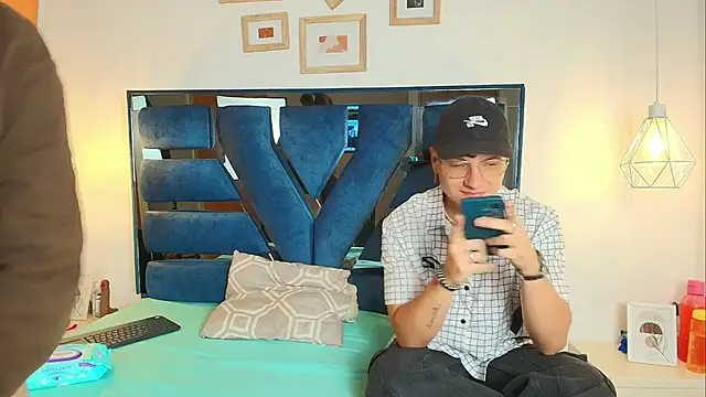 Zoe And Dylan  online show from 02-19-26, 12:45