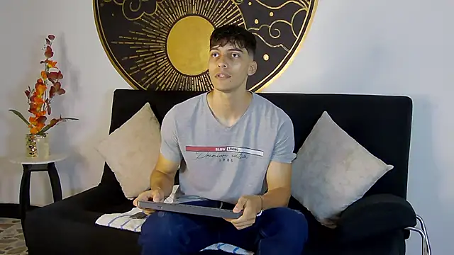 Snapshot of AlessioVitale chatting on 11-14-25, 12:04 AlessioVitale online show from 11-14-25, 12:04