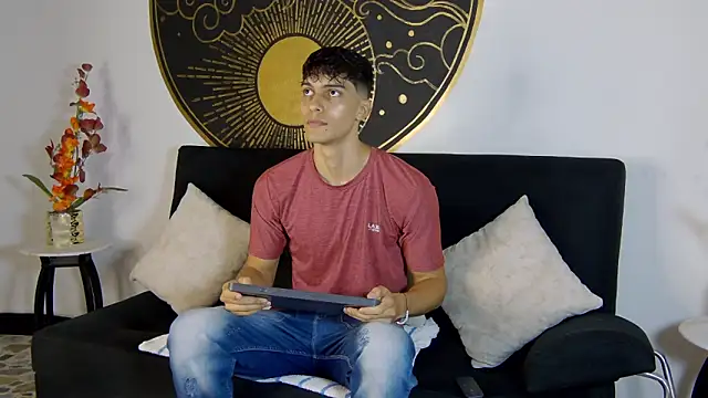 Snapshot of AlessioVitale chatting on 11-15-25, 12:56 AlessioVitale online show from 11-15-25, 12:56