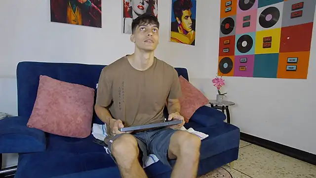 Snapshot of AlessioVitale chatting on 11-19-25, 12:16 AlessioVitale online show from 11-19-25, 12:16