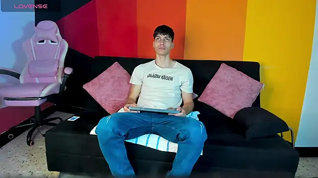 Snapshot of AlessioVitale chatting on 12-02-25, 11:59 AlessioVitale online show from 12-02-25, 11:59