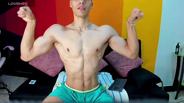 Snapshot of AlessioVitale chatting on 12-03-25, 12:03 AlessioVitale online show from 12-03-25, 12:03