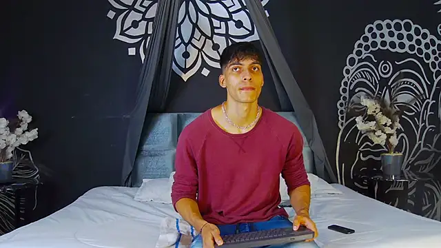 Snapshot of AlessioVitale chatting on 12-05-25, 12:03 AlessioVitale online show from 12-05-25, 12:03