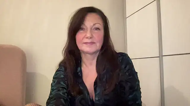 Snapshot of HotLdyllic chatting on 11-16-25, 07:52 HotLdyllic online show from 11-16-25, 07:52