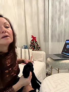 Snapshot of HotLdyllic chatting on 12-21-25, 04:03 HotLdyllic online show from 12-21-25, 04:03