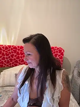 Snapshot of HotLdyllic chatting on 02-08-26, 04:43 HotLdyllic online show from 02-08-26, 04:43