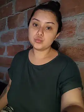 Snapshot of CurvyNoir chatting on 12-15-25, 02:43 CurvyNoir online show from 12-15-25, 02:43