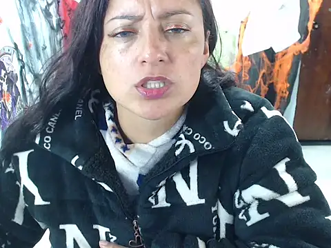 kristelltender1 online show from 10-31-25, 02:01