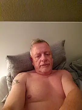 Dennislover007 online show from 12-20-25, 11:45