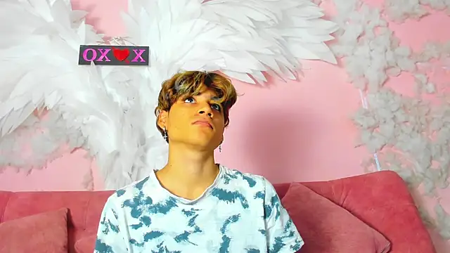 Snapshot of Leo_Glow chatting on 11-29-25, 12:52 Leo Glow online show from 11-29-25, 12:52