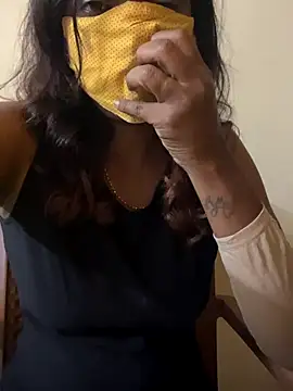 Snapshot of Queen-dhivya chatting on 11-14-25, 12:15 Queen-dhivya online show from 11-14-25, 12:15