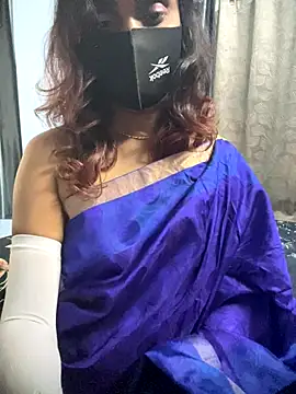 Snapshot of Queen-dhivya chatting on 11-16-25, 04:18 Queen-dhivya online show from 11-16-25, 04:18