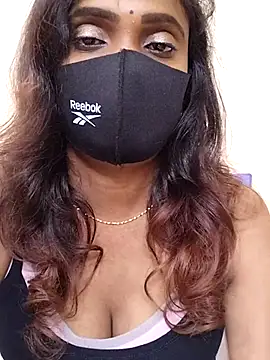 Snapshot of Queen-dhivya chatting on 11-17-25, 08:09 Queen-dhivya online show from 11-17-25, 08:09