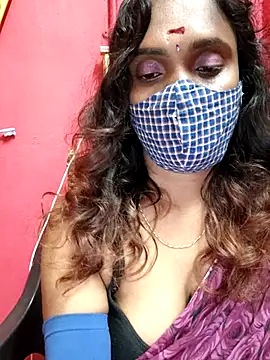 Snapshot of Queen-dhivya chatting on 12-01-25, 04:01 Queen-dhivya online show from 12-01-25, 04:01