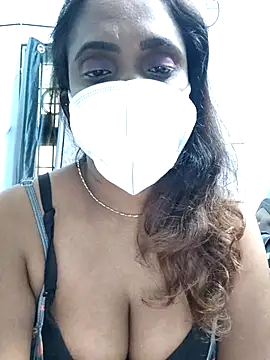 Snapshot of Queen-dhivya chatting on 12-17-25, 10:21 Queen-dhivya online show from 12-17-25, 10:21