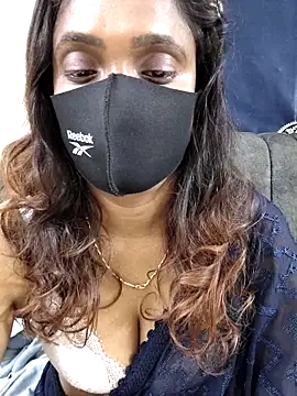 Snapshot of Queen-dhivya chatting on 12-18-25, 12:27 Queen-dhivya online show from 12-18-25, 12:27