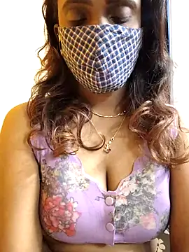 Snapshot of Queen-dhivya chatting on 12-19-25, 06:37 Queen-dhivya online show from 12-19-25, 06:37