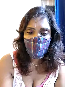 Snapshot of Queen-dhivya chatting on 12-22-25, 05:10 Queen-dhivya online show from 12-22-25, 05:10