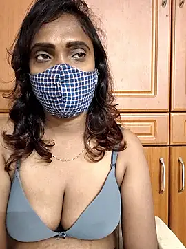 Snapshot of Queen-dhivya chatting on 01-11-26, 10:26 Queen-dhivya online show from 01-11-26, 10:26