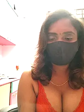 Snapshot of Queen-dhivya chatting on 01-15-26, 08:56 Queen-dhivya online show from 01-15-26, 08:56