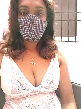 Snapshot of Queen-dhivya chatting on 02-01-26, 09:35 Queen-dhivya online show from 02-01-26, 09:35