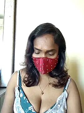 Snapshot of Queen-dhivya chatting on 02-09-26, 03:21 Queen-dhivya online show from 02-09-26, 03:21