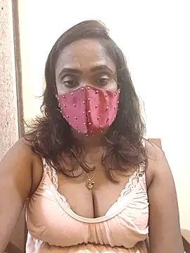 Snapshot of Queen-dhivya chatting on 02-19-26, 01:18 Queen-dhivya online show from 02-19-26, 01:18