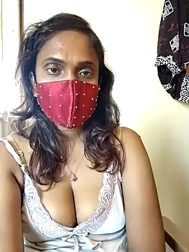 Snapshot of Queen-dhivya chatting on 03-01-26, 05:20 Queen-dhivya online show from 03-01-26, 05:20