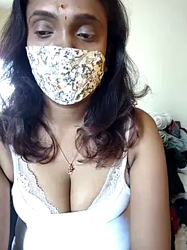 Snapshot of Queen-dhivya chatting on 03-08-26, 07:34 Queen-dhivya online show from 03-08-26, 07:34