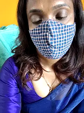 Snapshot of Queen-dhivya chatting on 03-26-26, 07:36 Queen-dhivya online show from 03-26-26, 07:36