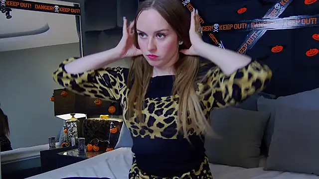 Snapshot of MollyMazer chatting on 11-02-25, 09:11 MollyMazer online show from 11-02-25, 09:11