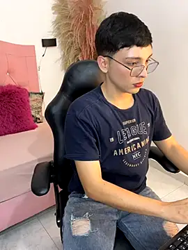 Snapshot of LiamHeat_ chatting on 11-06-25, 05:41 LiamHeat online show from 11-06-25, 05:41