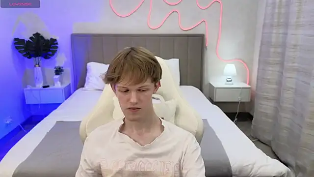 Snapshot of Fakeangel87 chatting on 11-02-25, 10:50 Fakeangel87 online show from 11-02-25, 10:50