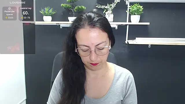 Lauryn Jones online show from 04-27-26, 05:33