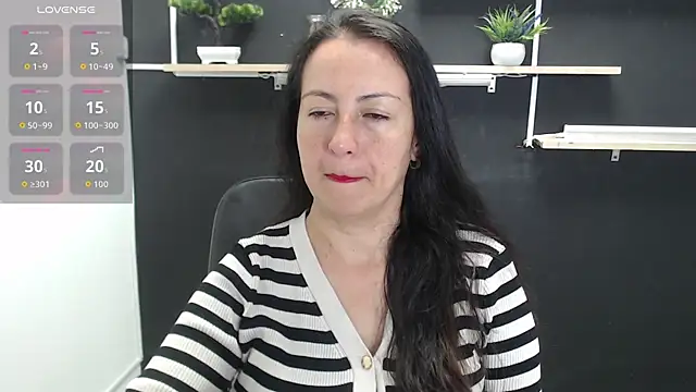 Lauryn Jones online show from 06-11-26, 06:39