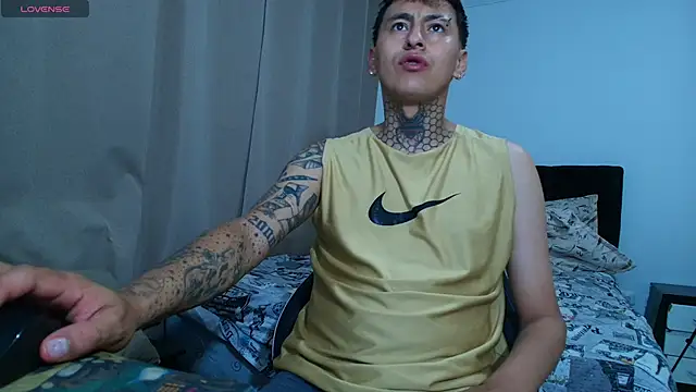 emi liano10 online show from 11-08-25, 11:36