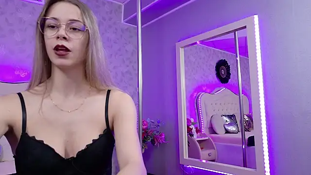 GracieCute online show from 11-25-25, 04:56