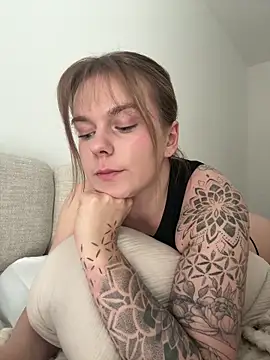 LisaFreierxx online show from 06-01-26, 03:14