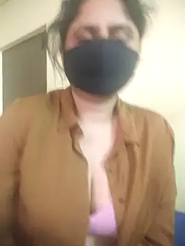 Snapshot of mouni499 chatting on 03-08-26, 05:39 mouni499 online show from 03-08-26, 05:39