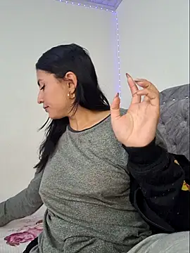 Snapshot of GISELLA__ chatting on 03-05-26, 01:29 GISELLA online show from 03-05-26, 01:29