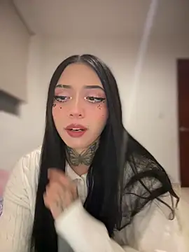 Snapshot of JIORYOvO chatting on 12-19-25, 04:52 JIORYOvO online show from 12-19-25, 04:52