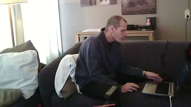 Snapshot of paulus52 chatting on 12-05-25, 11:19 paulus52 online show from 12-05-25, 11:19