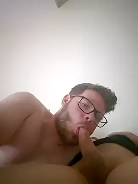 Snapshot of Purple_Mario chatting on 12-21-25, 05:31 Purple Mario online show from 12-21-25, 05:31