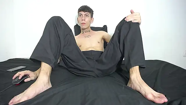 Snapshot of Who-am-I-201 chatting on 02-16-26, 03:13 Who-am-I-201 online show from 02-16-26, 03:13